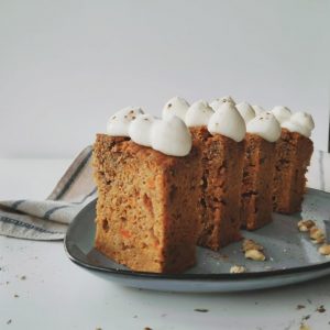 carrot cake saludable, carrot cake sin azúcar, carrot cake realfooding, carrot cake con pasta de dátil, carrot cake integral, carrot cake heatljhy, tarta de zanahoria saludable, bizcocho de zanahoria, frosting saludable