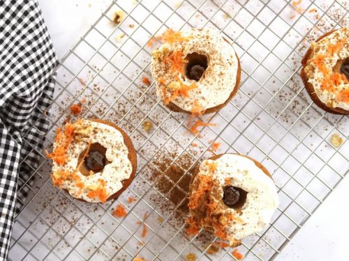 carrot cake saludable, carrot cake sin azúcar, carrot cake realfooding, carrot cake con pasta de dátil, carrot cake integral, carrot cake heatljhy, tarta de zanahoria saludable, bizcocho de zanahoria, frosting saludable, donuts carrok cake, carrot cake donuts, donuts saludables, donuts de avena, donuts sin azucar, donuts realfooding